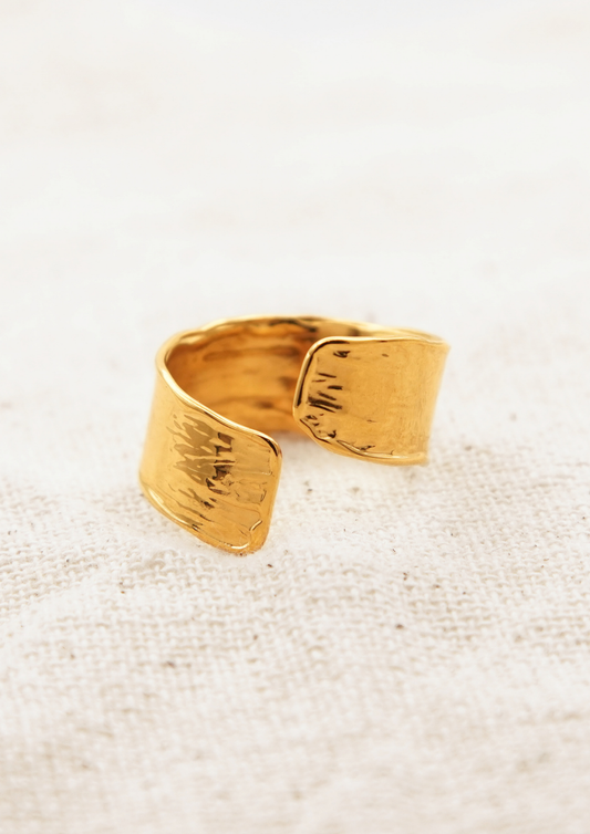 Emma Gold Wave Ring