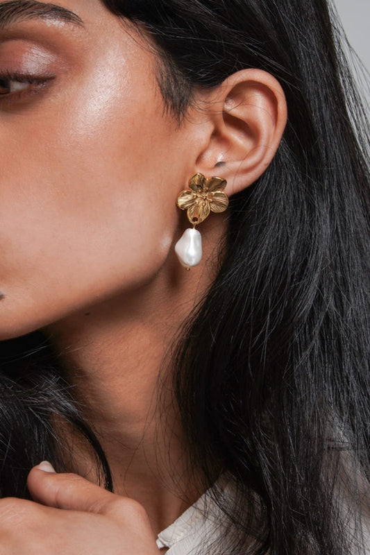 Juliet Flower Pearl Earrings