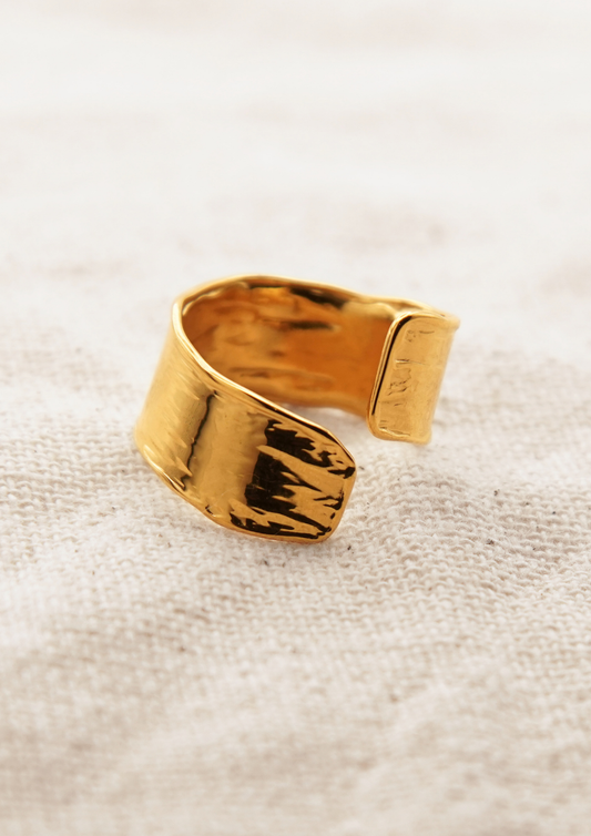 Emma Gold Wave Ring